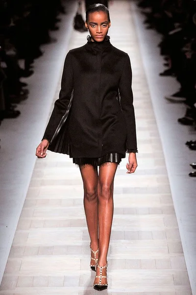 Look 16